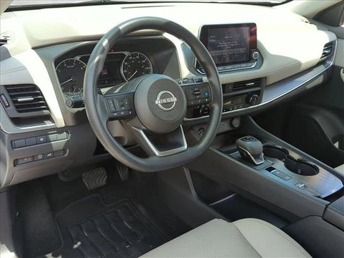 Used 2024 Nissan Rogue SV FWD image 9