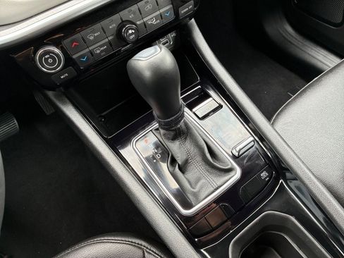 Used 2025 Jeep Compass Limited image 40