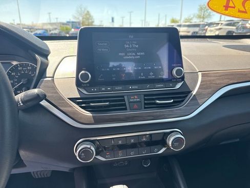 Used 2024 Nissan Altima 2.5 SV image 24