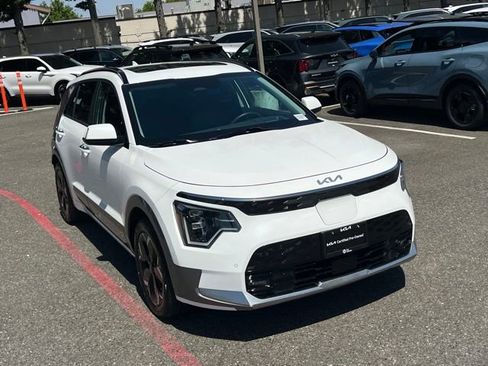 Certified 2023 Kia Niro Wave w/ Wave Preserve Package FWD image 5