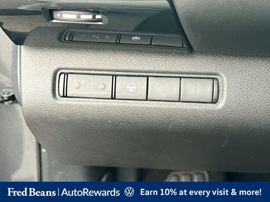 Used 2023 Nissan Pathfinder SV AWD/4WD image 14
