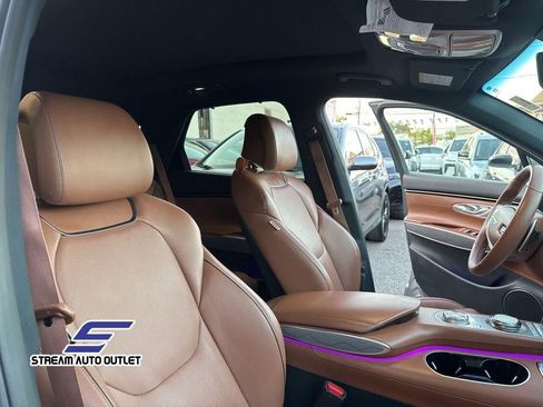 Used 2023 Genesis GV70 2.5T w/ Advanced Package image 32