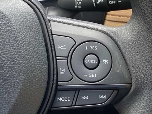 Used 2022 Toyota RAV4 XLE FWD image 19