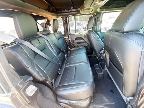 Used 2021 Jeep Wrangler Unlimited Sahara w/ Cold Weather Group AWD/4WD image 31