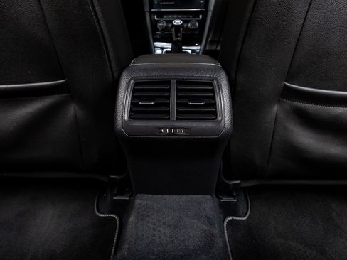 Used 2018 Volkswagen Golf R 4-Door image 28