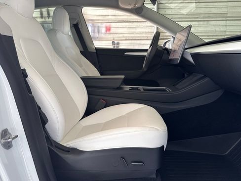 Used 2022 Tesla Model Y Performance AWD/4WD image 16