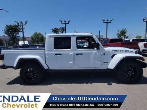 Used 2025 Jeep Gladiator Sport AWD/4WD image 9