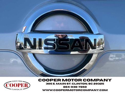 Used 2018 Nissan Rogue SV w/ Premium Package image 12