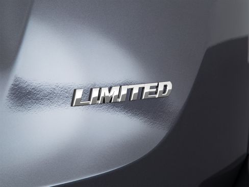 Used 2015 Toyota RAV4 Limited FWD image 59