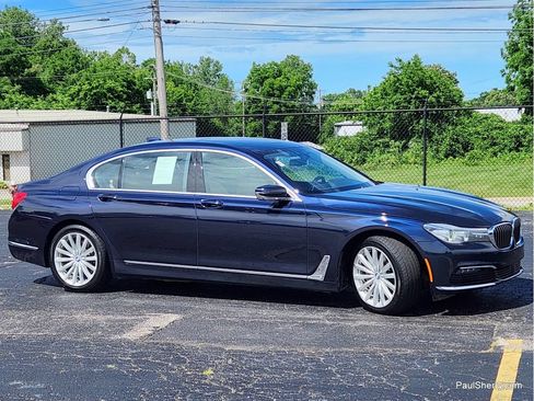 Used 2017 BMW 740i xDrive AWD/4WD image 10
