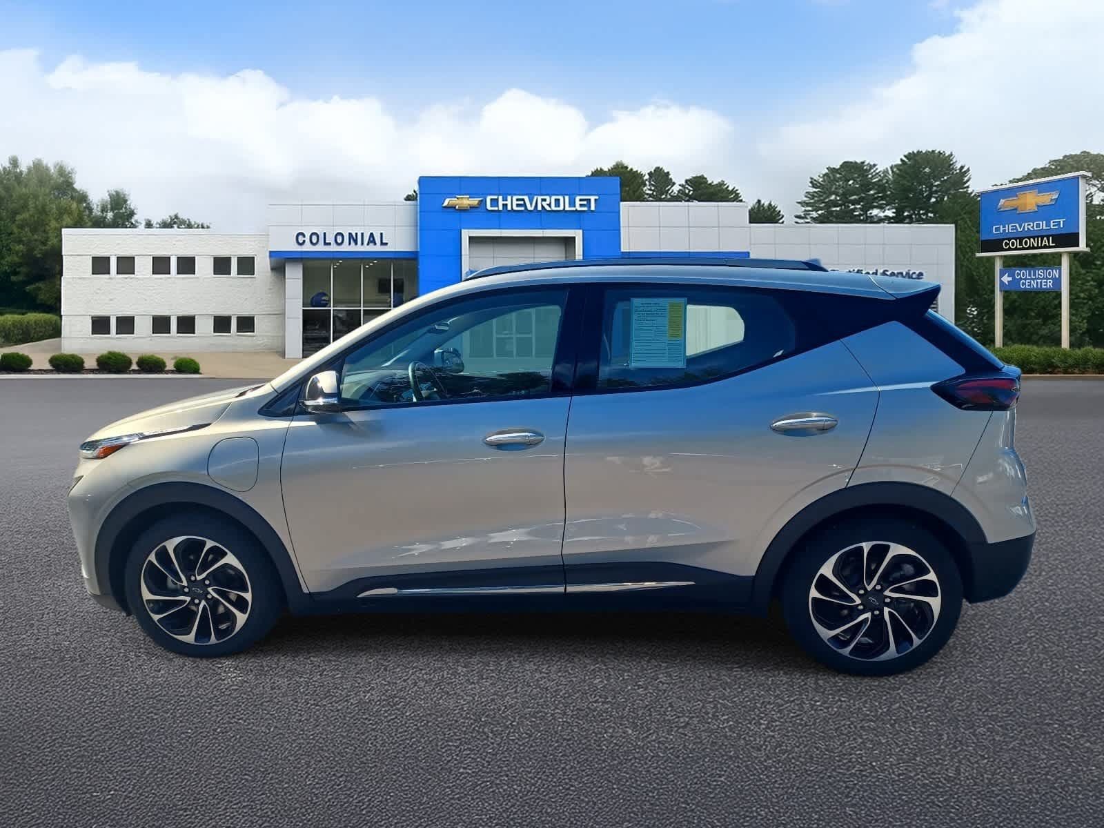 Used 2023 Chevrolet Bolt EUV Premier w/ Sun & Sound Package FWD image 6