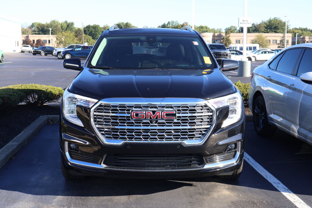 Used 2024 GMC Terrain Denali w/ Black Diamond Edition AWD/4WD image 2