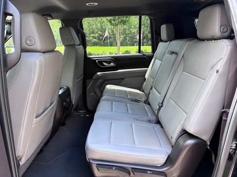 Used 2024 Chevrolet Suburban LT RWD image 11