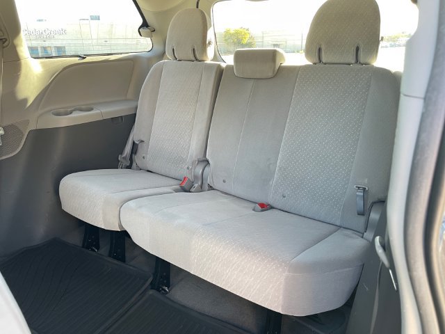 Used 2017 Toyota Sienna LE FWD image 17