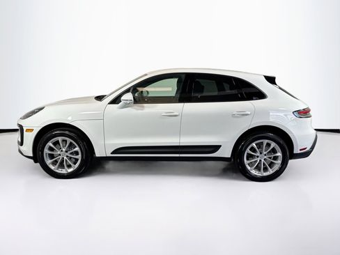 Used 2025 Porsche Macan image 2