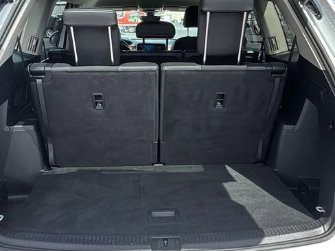 Used 2025 Volkswagen Atlas SE image 30