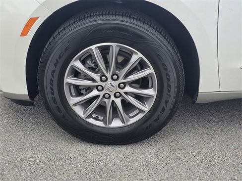 Used 2023 Buick Enclave Premium image 9