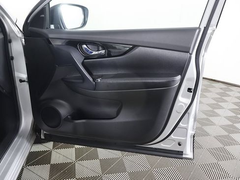 Used 2022 Nissan Rogue Sport SV image 21