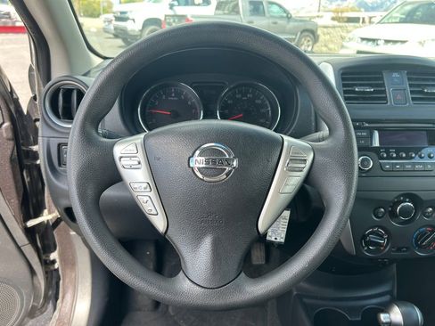 Used 2015 Nissan Versa SV FWD image 18