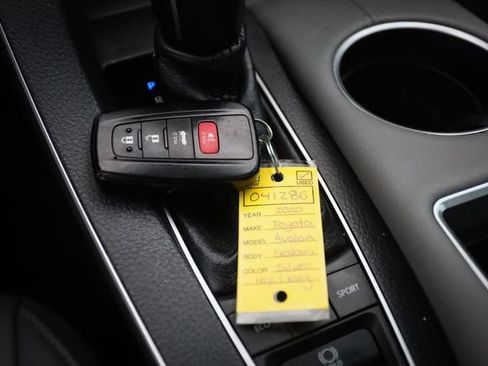 Used 2020 Toyota Avalon XLE w/ Moonroof Package FWD image 60