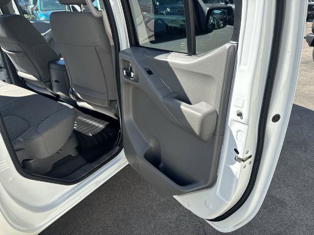Used 2021 Nissan Frontier SV w/ Midnight Edition Floor Mats AWD/4WD image 17