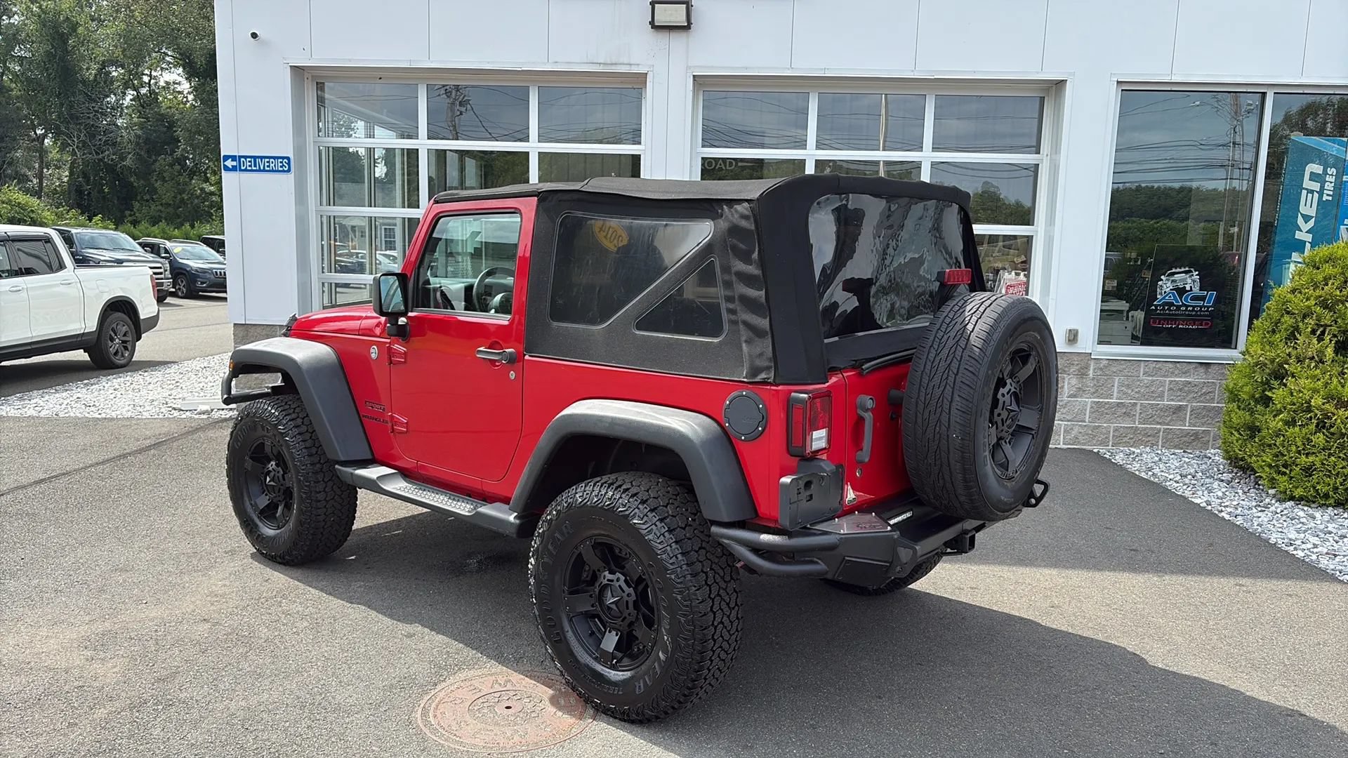 Used 2014 Jeep Wrangler Sport w/ Connectivity Group AWD/4WD image 9