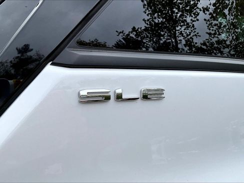 Used 2024 GMC Terrain SLE w/ Driver Convenience Package AWD/4WD image 15