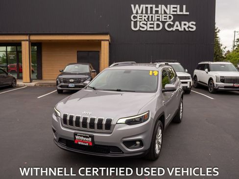 Used 2019 Jeep Cherokee Latitude w/ Cold Weather Group FWD image 1