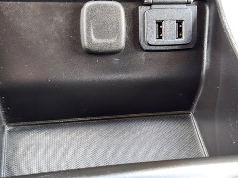 Used 2016 Chevrolet Suburban LT RWD image 17