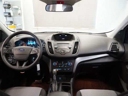 Used 2017 Ford Escape SE image 18