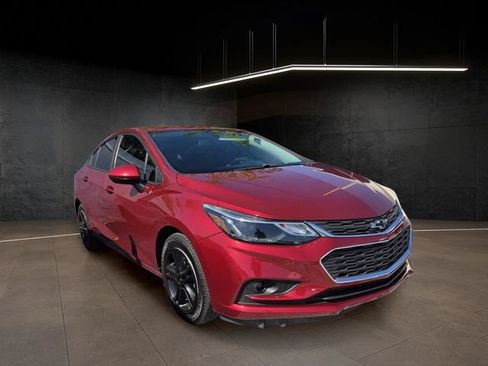 Used 2017 Chevrolet Cruze LT w/ Convenience Package FWD image 1