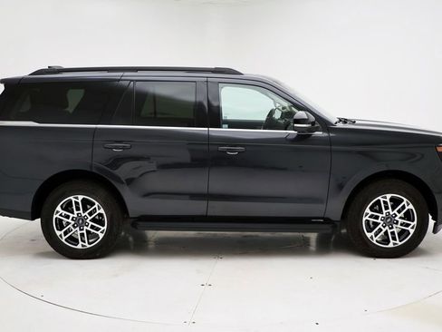 Used 2025 Ford Expedition Active AWD/4WD image 3