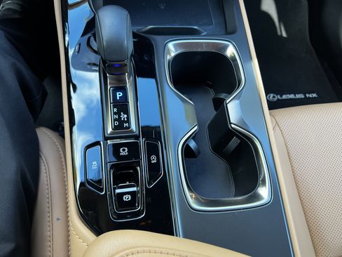 Certified 2025 Lexus NX 250 FWD w/ Towing Package (2000 Lbs) image 27