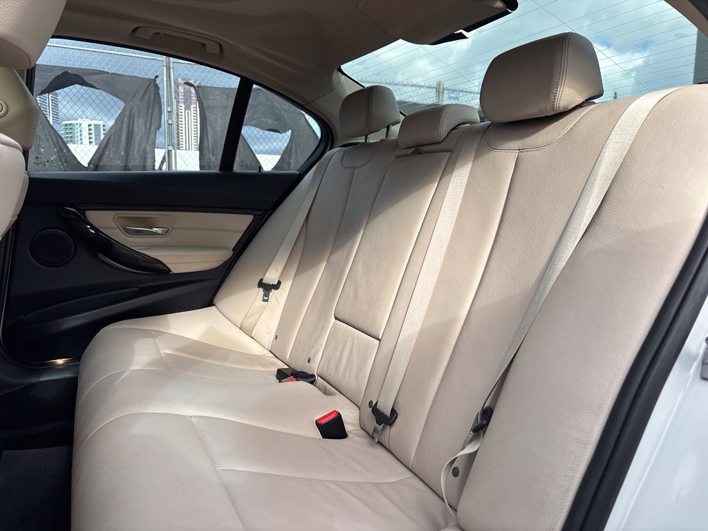 Used 2018 BMW 320i Sedan RWD image 9