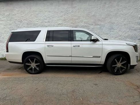 Used 2016 Cadillac Escalade ESV Premium RWD image 2