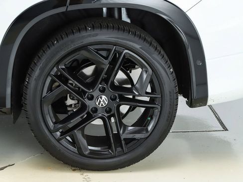 New 2026 Volkswagen Tiguan SE R-Line image 45