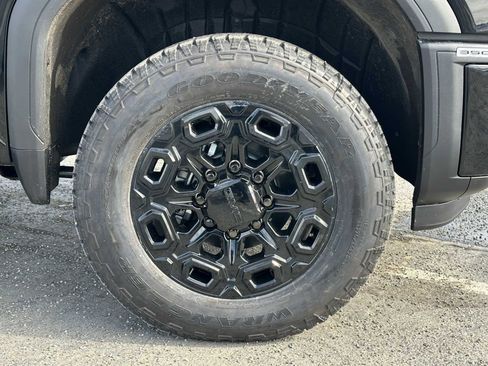 New 2026 GMC Sierra 3500 Denali w/ Denali Reserve Package AWD/4WD image 9