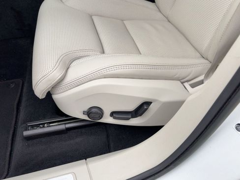 Used 2023 Volvo XC60 B5 Ultimate image 14