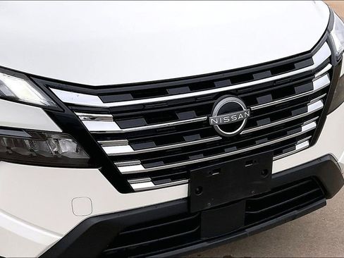 Used 2024 Nissan Rogue S FWD image 29