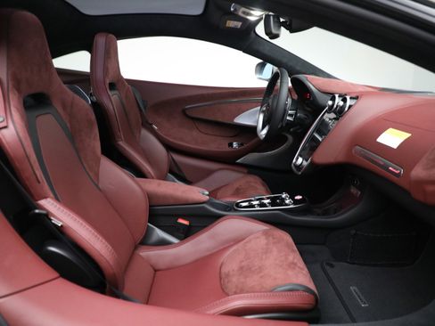 Used 2023 McLaren GT image 25
