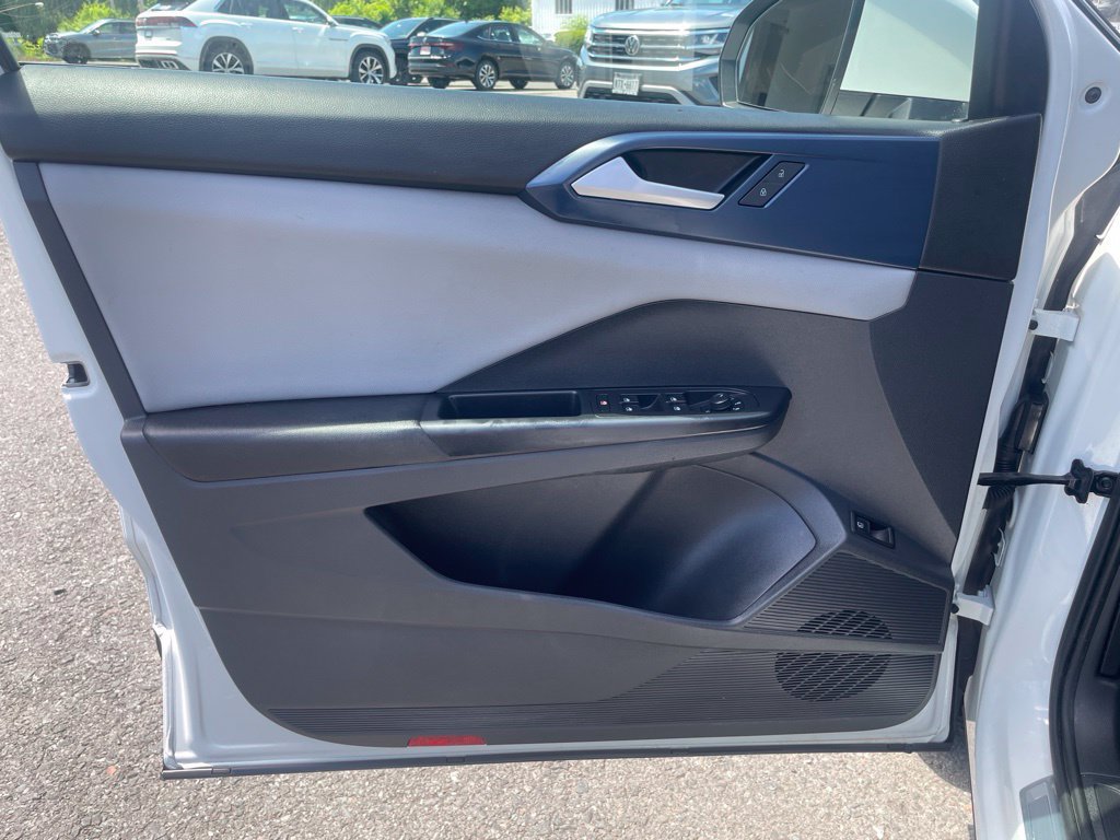 Certified 2023 Volkswagen Taos SE FWD image 15