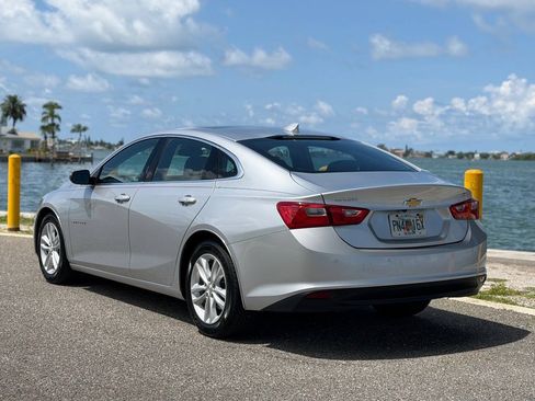 Used 2018 Chevrolet Malibu Hybrid w/ Leather Package FWD image 7