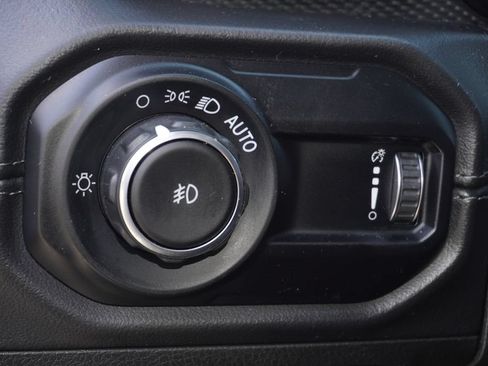 Used 2024 Jeep Wrangler Unlimited Rubicon AWD/4WD image 13