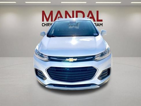 Used 2019 Chevrolet Trax LT FWD image 3
