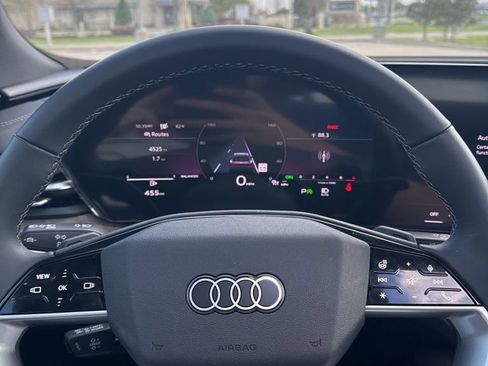 Used 2025 Audi Q5 Premium w/ Convenience Package image 9