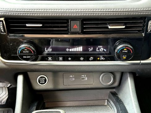 Used 2021 Nissan Rogue SV FWD image 20