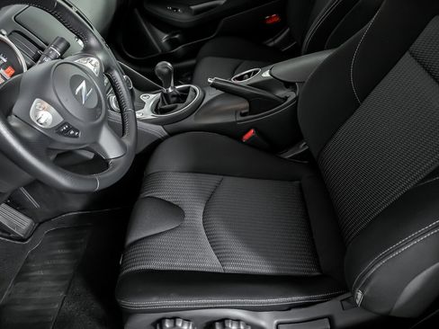 Used 2020 Nissan 370Z w/ Sport Package image 21