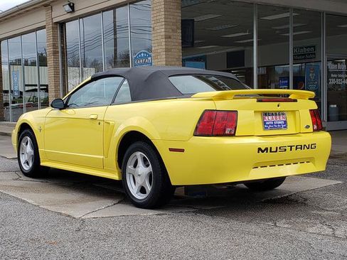 Used 2001 Ford Mustang Convertible image 3