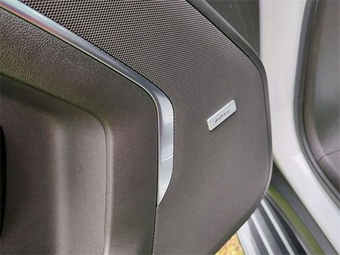 Used 2021 GMC Yukon SLT w/ SLT Premium Package image 24