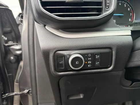 Used 2023 Ford Explorer XLT w/ Equipment Group 202A AWD/4WD image 18
